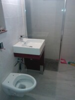 Montare obiecte sanitare - WC suspendat, lavoar elegant, cabina dus sticla